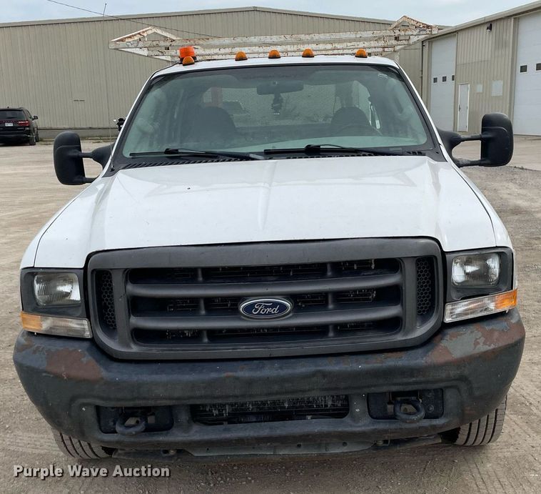 image for item LY9751 2004 Ford F350 Super Duty  Crew Cab utility bed pickup truck