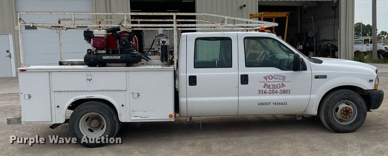 image for item LY9751 2004 Ford F350 Super Duty  Crew Cab utility bed pickup truck