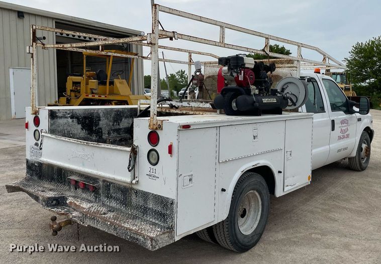 image for item LY9751 2004 Ford F350 Super Duty  Crew Cab utility bed pickup truck