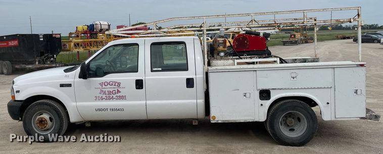 image for item LY9751 2004 Ford F350 Super Duty  Crew Cab utility bed pickup truck