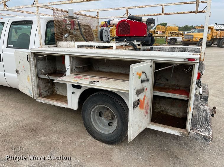 image for item LY9751 2004 Ford F350 Super Duty  Crew Cab utility bed pickup truck