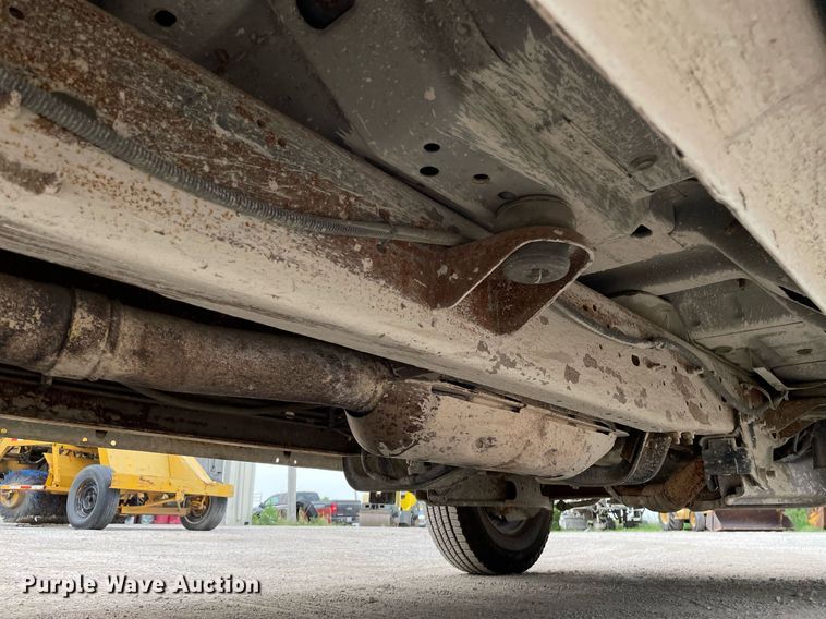 image for item LY9751 2004 Ford F350 Super Duty  Crew Cab utility bed pickup truck