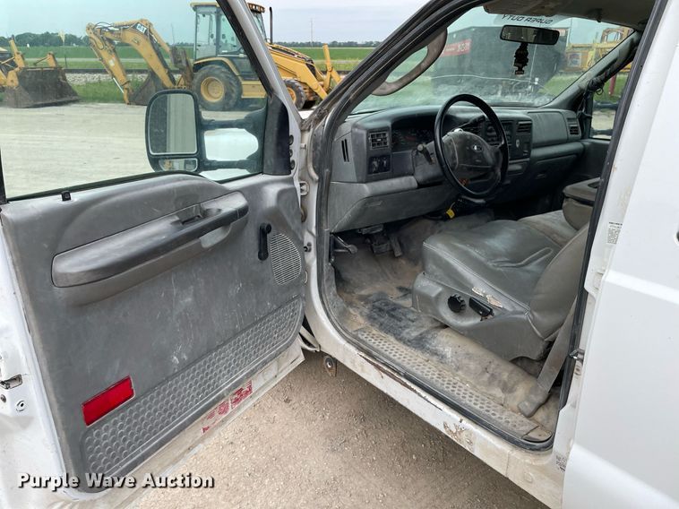 image for item LY9751 2004 Ford F350 Super Duty  Crew Cab utility bed pickup truck