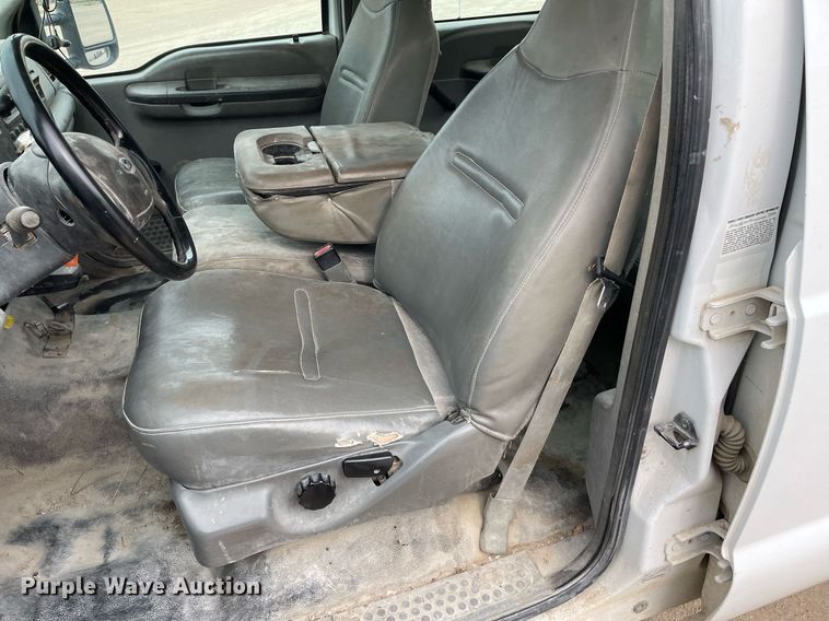 image for item LY9751 2004 Ford F350 Super Duty  Crew Cab utility bed pickup truck