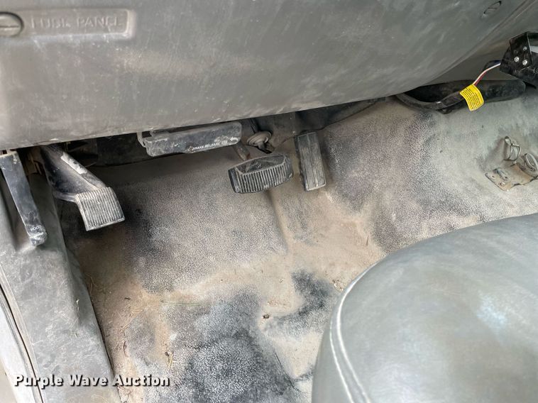 image for item LY9751 2004 Ford F350 Super Duty  Crew Cab utility bed pickup truck