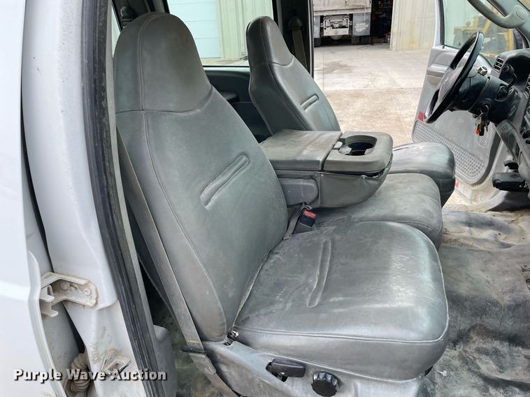 image for item LY9751 2004 Ford F350 Super Duty  Crew Cab utility bed pickup truck