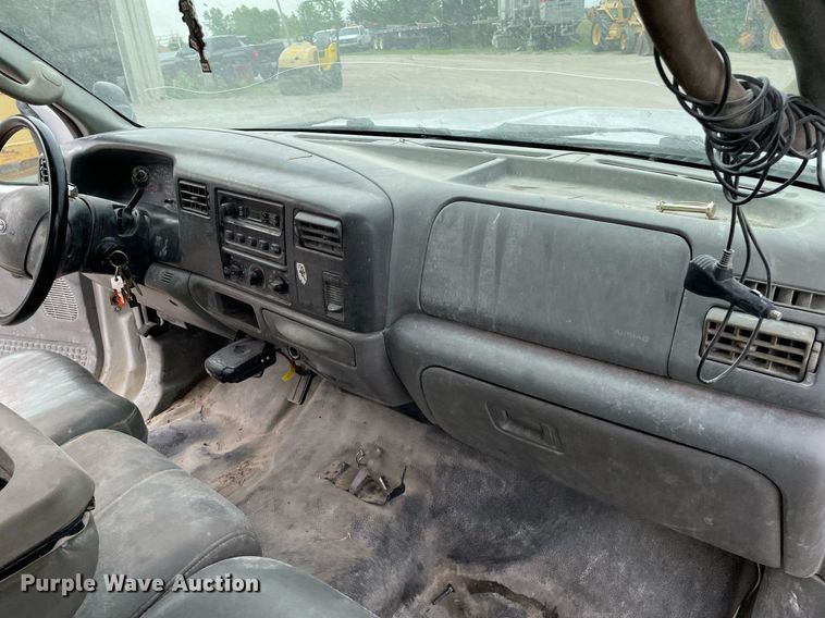 image for item LY9751 2004 Ford F350 Super Duty  Crew Cab utility bed pickup truck