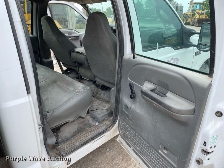 image for item LY9751 2004 Ford F350 Super Duty  Crew Cab utility bed pickup truck