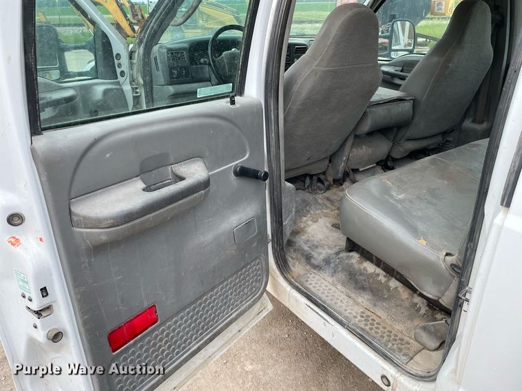 image for item LY9751 2004 Ford F350 Super Duty  Crew Cab utility bed pickup truck