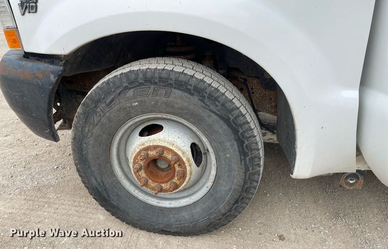 image for item LY9751 2004 Ford F350 Super Duty  Crew Cab utility bed pickup truck