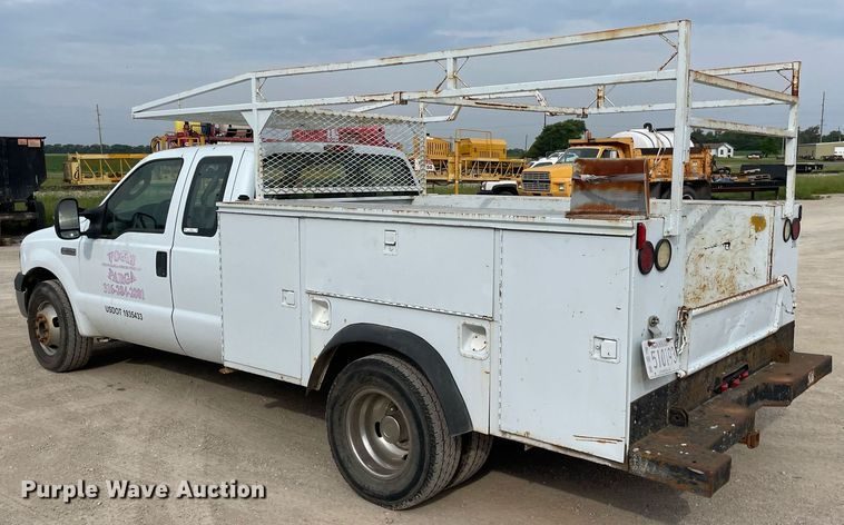 image for item LY9752 2006 Ford  F350 Super Duty  SuperCab utility bed pickup truck
