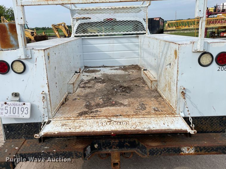 image for item LY9752 2006 Ford  F350 Super Duty  SuperCab utility bed pickup truck