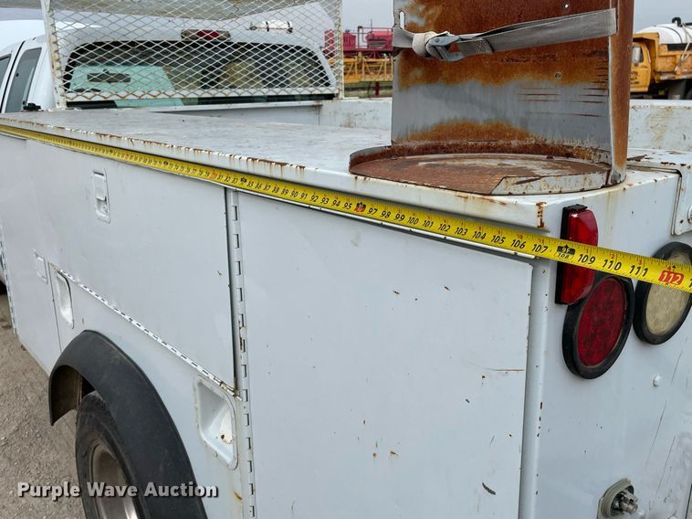 image for item LY9752 2006 Ford  F350 Super Duty  SuperCab utility bed pickup truck