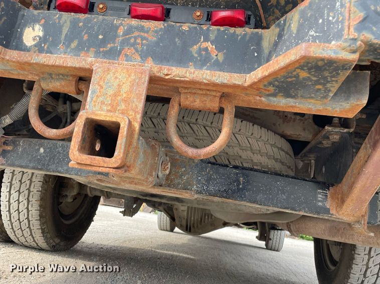 image for item LY9752 2006 Ford  F350 Super Duty  SuperCab utility bed pickup truck