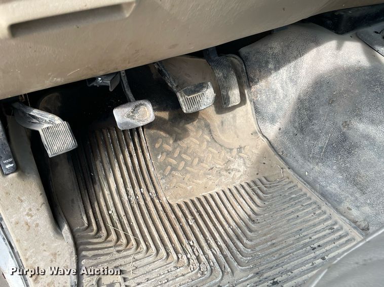 image for item LY9752 2006 Ford  F350 Super Duty  SuperCab utility bed pickup truck