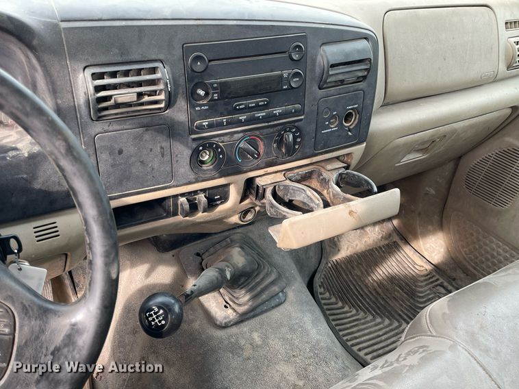 image for item LY9752 2006 Ford  F350 Super Duty  SuperCab utility bed pickup truck