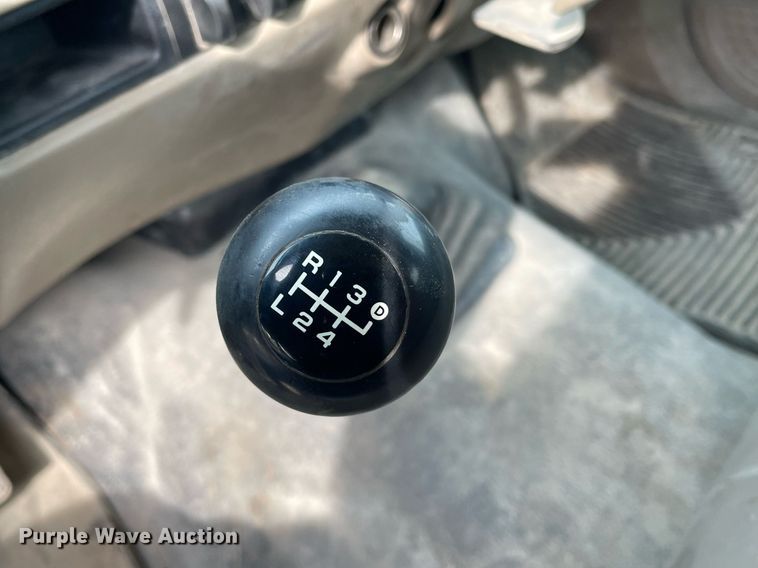 image for item LY9752 2006 Ford  F350 Super Duty  SuperCab utility bed pickup truck