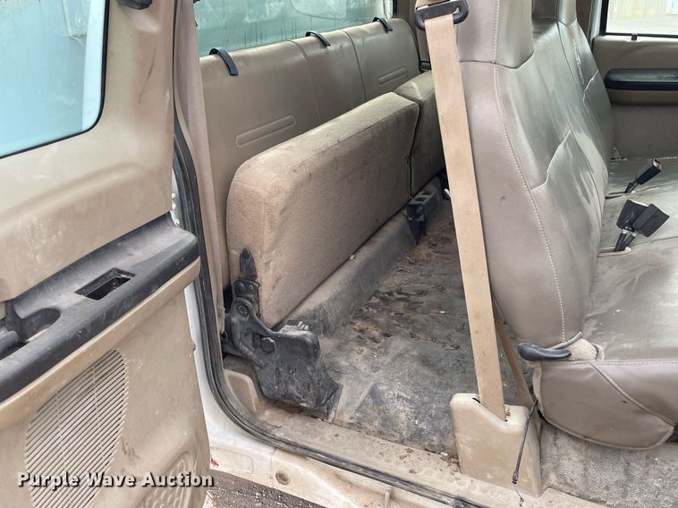 image for item LY9752 2006 Ford  F350 Super Duty  SuperCab utility bed pickup truck