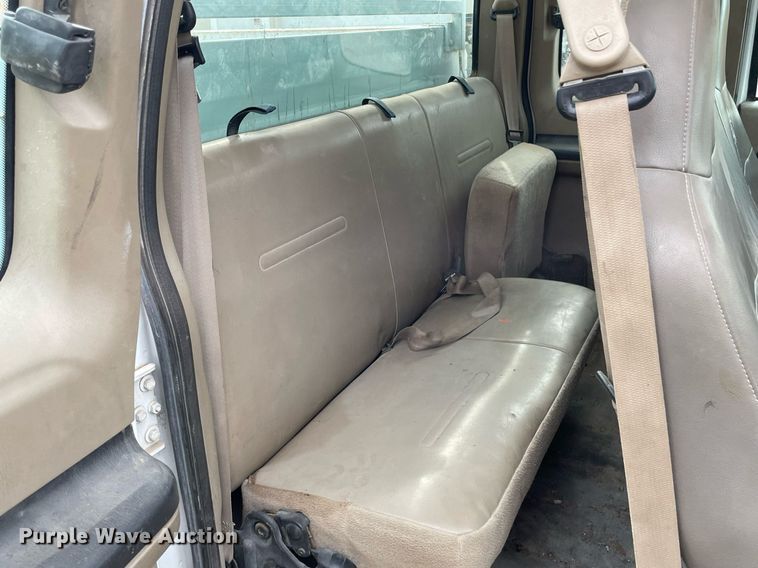 image for item LY9752 2006 Ford  F350 Super Duty  SuperCab utility bed pickup truck