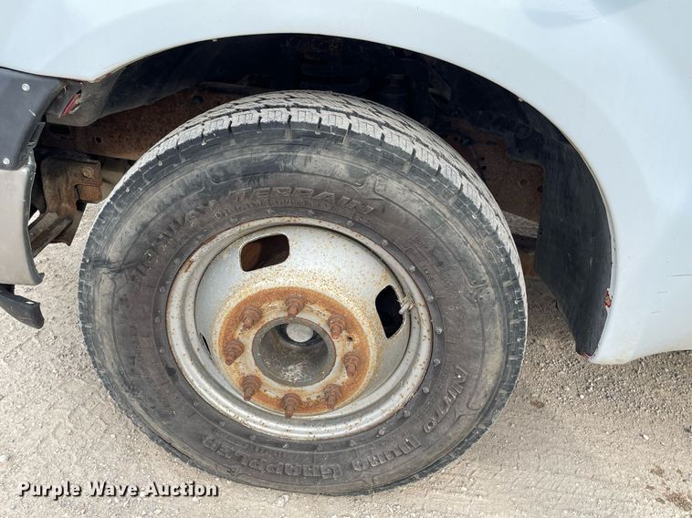 image for item LY9752 2006 Ford  F350 Super Duty  SuperCab utility bed pickup truck