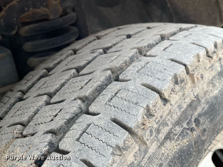 image for item LY9752 2006 Ford  F350 Super Duty  SuperCab utility bed pickup truck