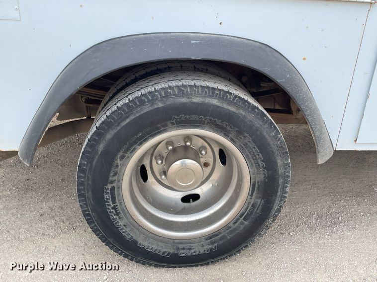 image for item LY9752 2006 Ford  F350 Super Duty  SuperCab utility bed pickup truck