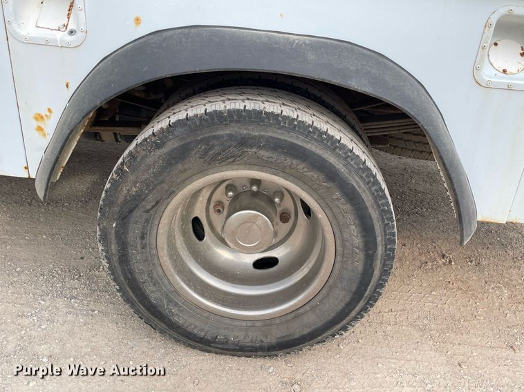 image for item LY9752 2006 Ford  F350 Super Duty  SuperCab utility bed pickup truck