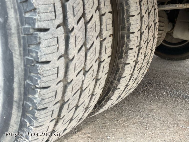 image for item LY9752 2006 Ford  F350 Super Duty  SuperCab utility bed pickup truck