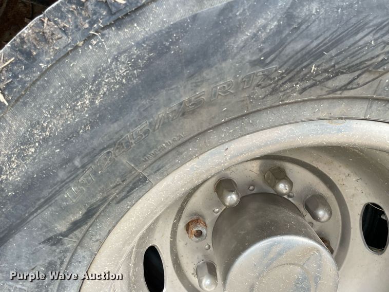 image for item LY9752 2006 Ford  F350 Super Duty  SuperCab utility bed pickup truck