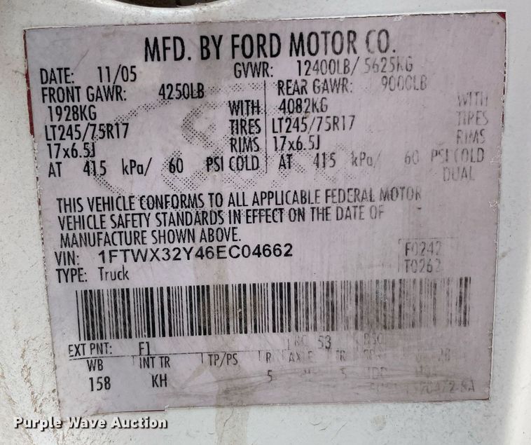 image for item LY9752 2006 Ford  F350 Super Duty  SuperCab utility bed pickup truck