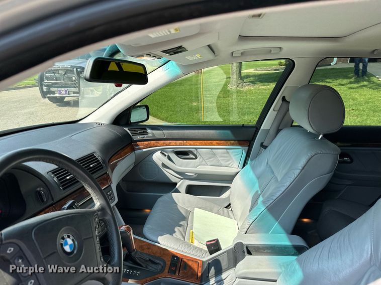 image for item MB9533 1998 BMW 540i