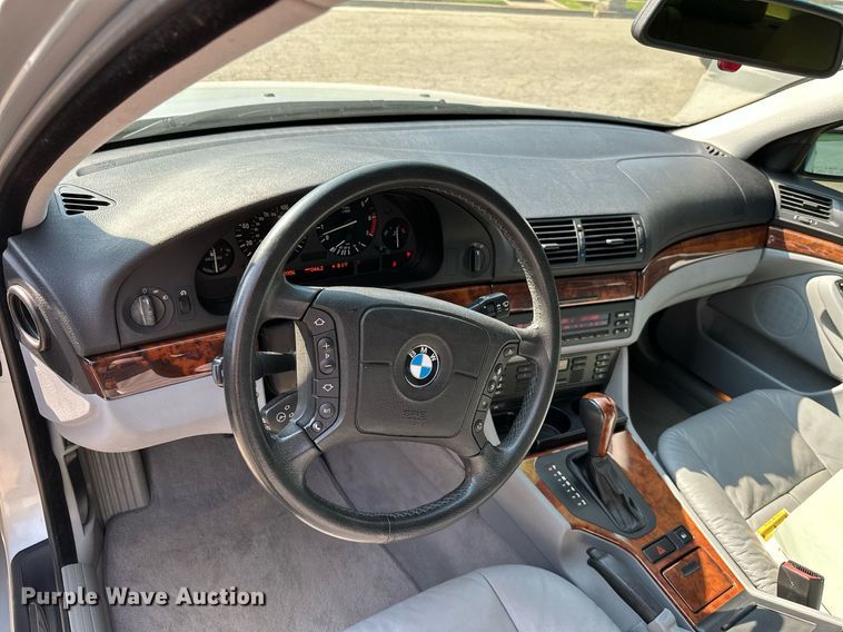 image for item MB9533 1998 BMW 540i