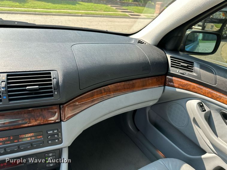 image for item MB9533 1998 BMW 540i