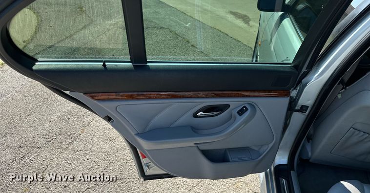 image for item MB9533 1998 BMW 540i