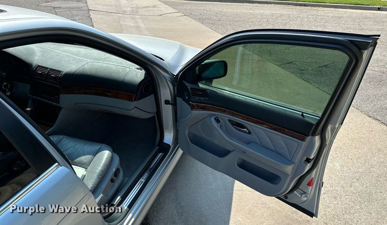 image for item MB9533 1998 BMW 540i