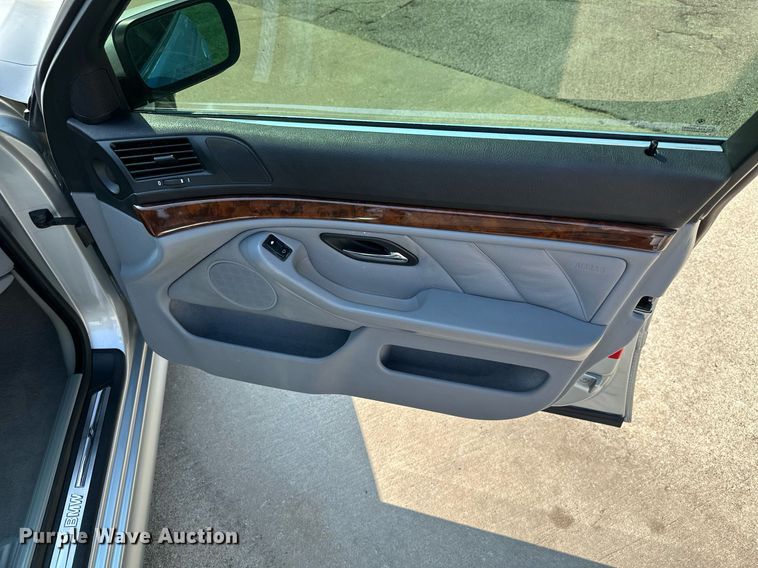 image for item MB9533 1998 BMW 540i