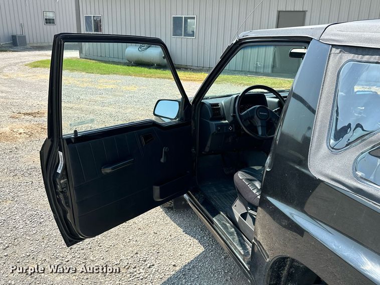 image for item MB9536 1995 Suzuki Sidekick JX  SUV