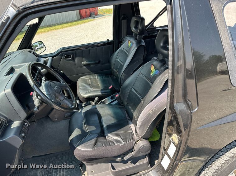 image for item MB9536 1995 Suzuki Sidekick JX  SUV