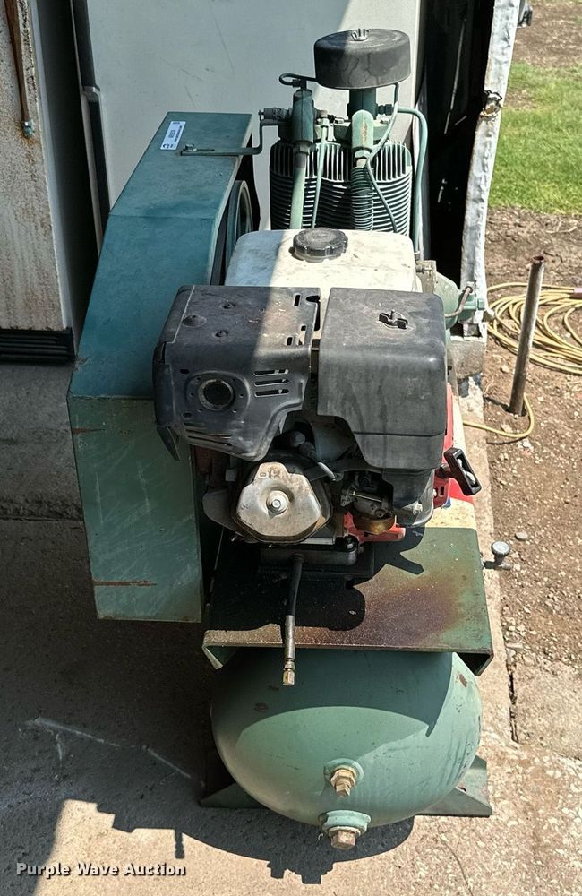 image for item MB9539 Champion  air compressor