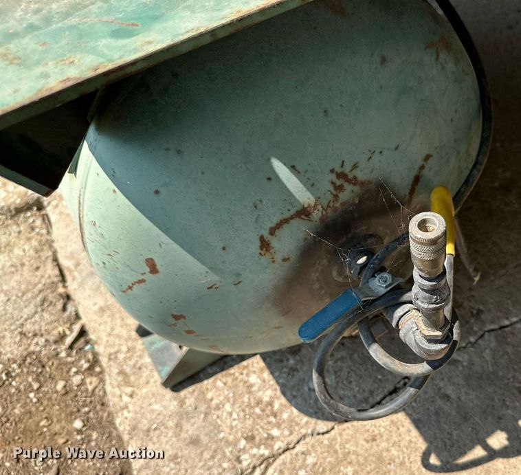 image for item MB9539 Champion  air compressor