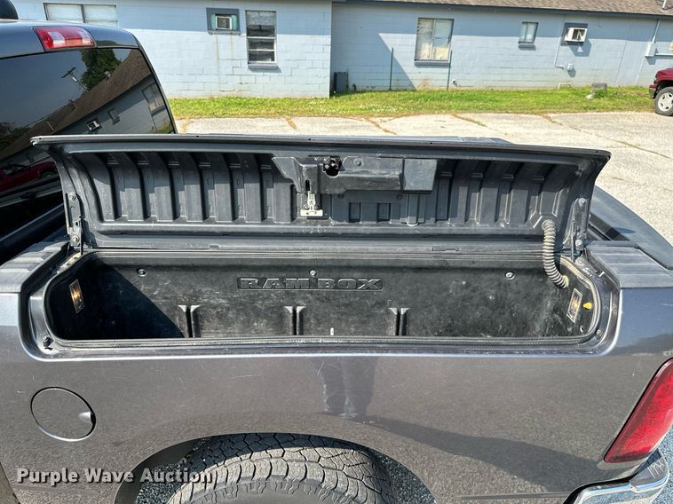 image for item MB9542 2016 Dodge Ram 1500  Crew Cab pickup truck