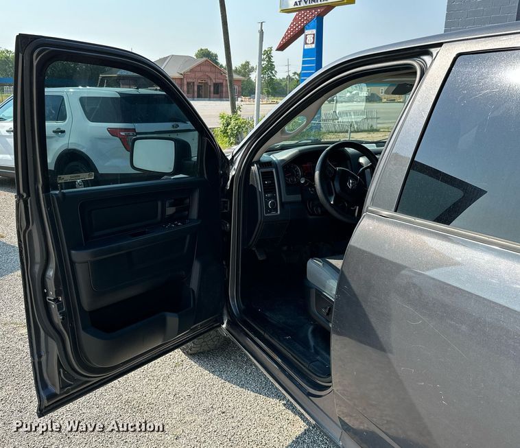 image for item MB9542 2016 Dodge Ram 1500  Crew Cab pickup truck