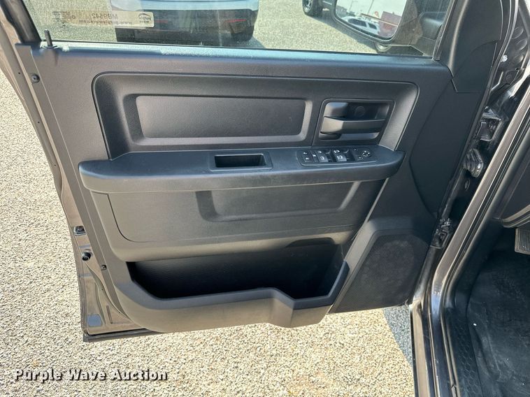 image for item MB9542 2016 Dodge Ram 1500  Crew Cab pickup truck