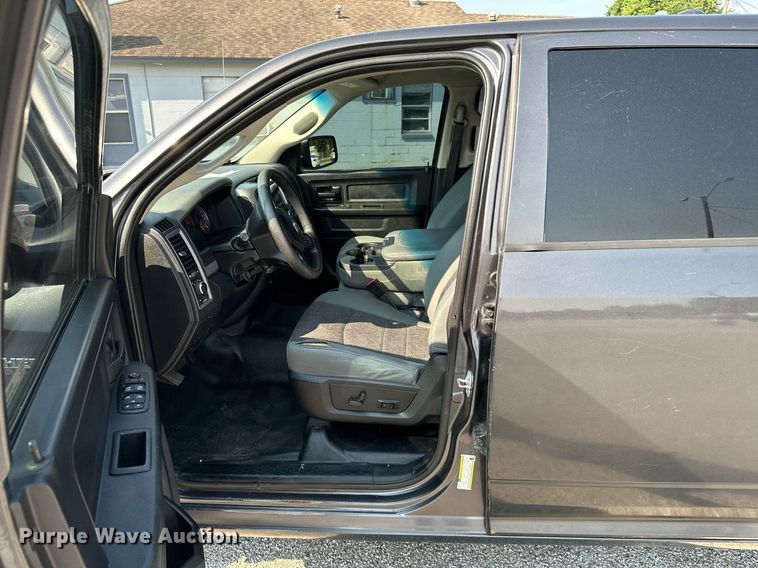 image for item MB9542 2016 Dodge Ram 1500  Crew Cab pickup truck