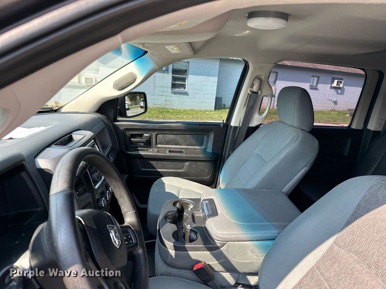 image for item MB9542 2016 Dodge Ram 1500  Crew Cab pickup truck