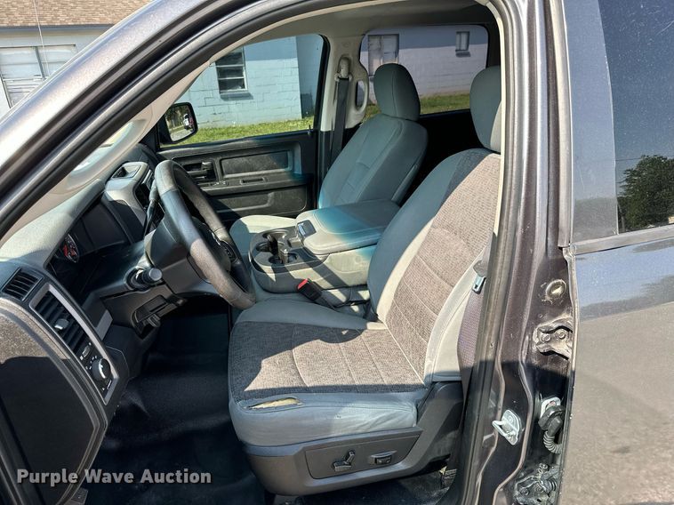 image for item MB9542 2016 Dodge Ram 1500  Crew Cab pickup truck