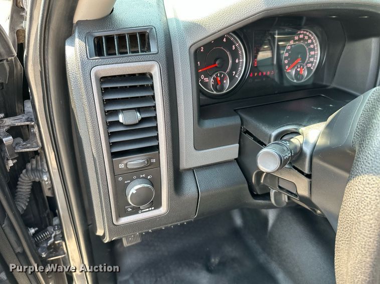 image for item MB9542 2016 Dodge Ram 1500  Crew Cab pickup truck