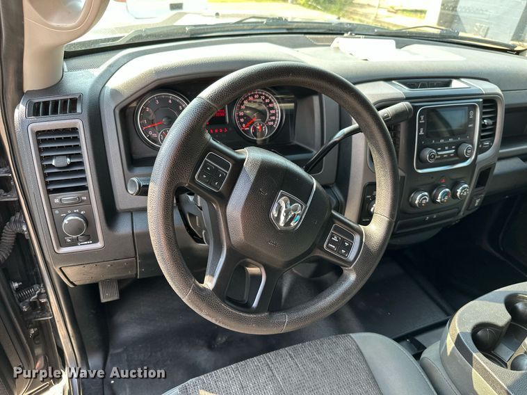 image for item MB9542 2016 Dodge Ram 1500  Crew Cab pickup truck