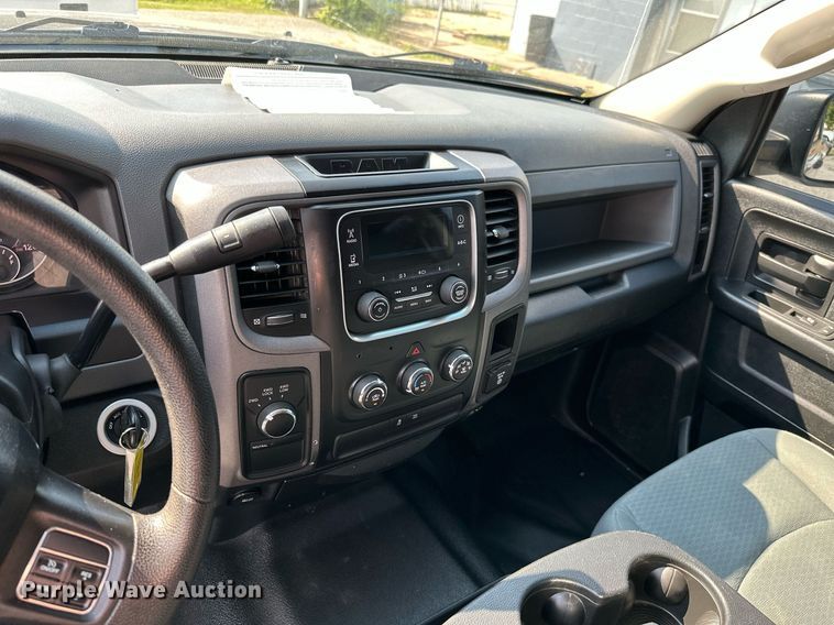 image for item MB9542 2016 Dodge Ram 1500  Crew Cab pickup truck