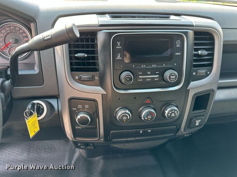 image for item MB9542 2016 Dodge Ram 1500  Crew Cab pickup truck